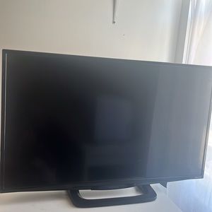 Insignia Roku TV 32”